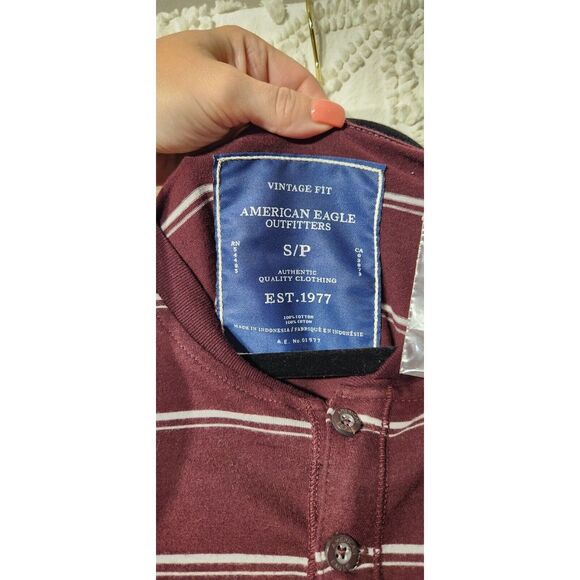 American Eagle Henley Mens S Maroon Striped Preppy Classic Collegiate NWT - Picture 3 of 12